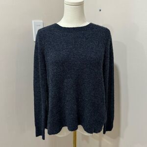 Abercrombie and Fitch Woman's Long Sleeve Crew Neck Sweater,‎ open back, Size XS